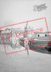 Chateau De Chantilly 1938, Chantilly