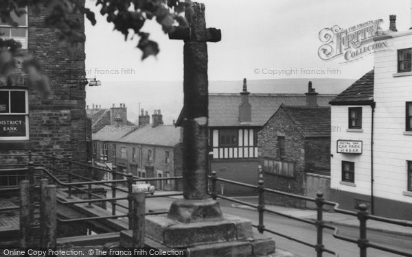 Photo of Chapel En Le Frith, The Cross c.1960