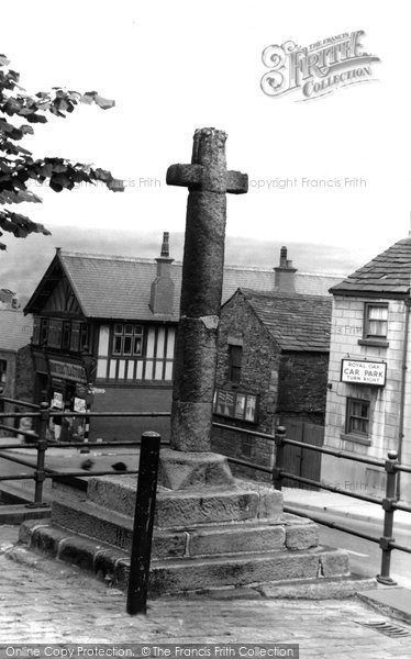 Photo of Chapel En Le Frith, The Old Cross c.1940