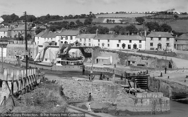 Photo of Charlestown, Loading China Clay At The Harbour 1960