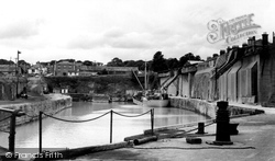 The Harbour c.1955, Charlestown