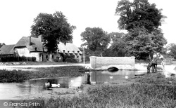 Village 1908, Charlton