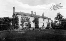House 1924, Charlwood
