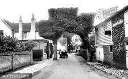 The Street 1924, Charlwood