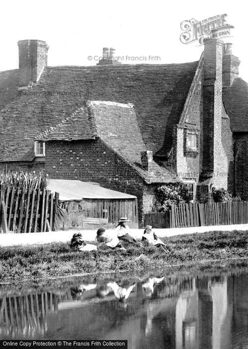 Photo of Chartham, Girls By The River Stour 1906