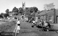 Gun Wharf Gardens, People c.1955, Chatham