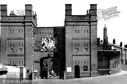 Main Gate, Hm Dockyard c.1955, Chatham