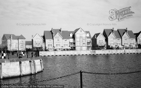 Photo of Chatham, Modern Housing On St Mary's Island 2005