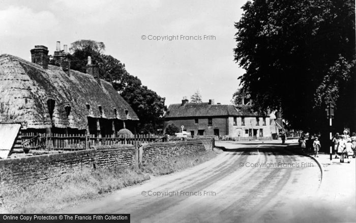 Photo of Chawton, The Village c.1955