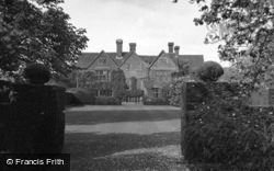 1953, Checkendon Court