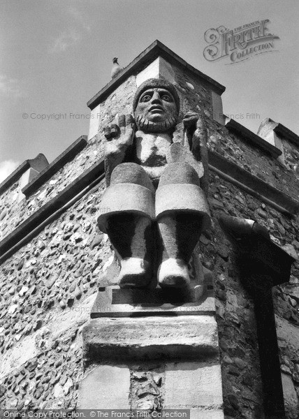 Photo of Chelmsford, Cathedral, St Peter Statue 2005