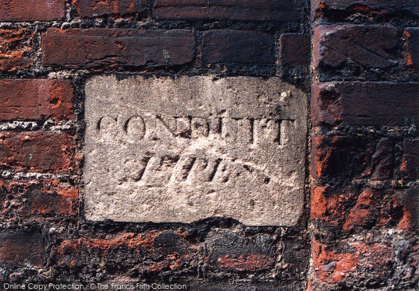 Photo of Chelmsford, Conduit Marker, Friends' Meeting House 2005