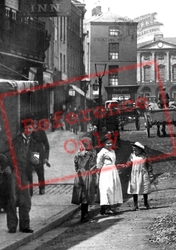 Girls On High Street 1895, Chelmsford