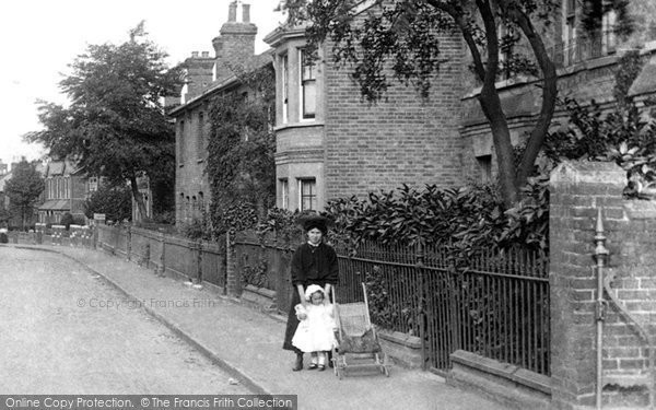 Photo of Chelmsford, Mother And Child, Mildmay Road 1906