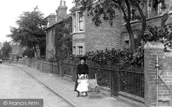Mother And Child, Mildmay Road 1906, Chelmsford