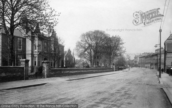 Photo of Chelmsford, New London Road And The Infirmary 1892