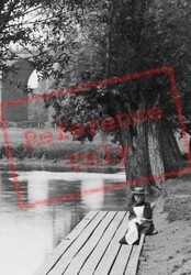 Reading By The River Can 1895, Chelmsford