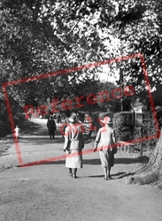 Strolling Around The Recreational Ground 1919, Chelmsford
