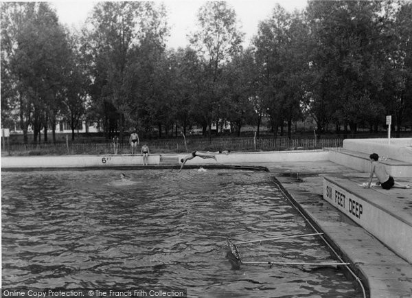 Photo of Chelmsford, The Swimming Pool c.1950