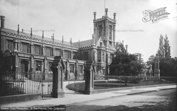 Photo of Cheltenham, College And War Memorial 1906