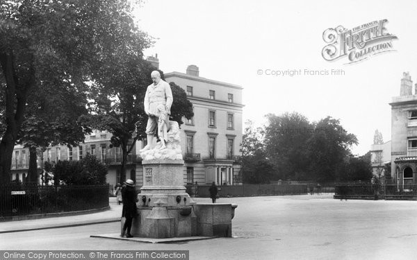 Photo of Cheltenham, King Edward Vii Statue 1923