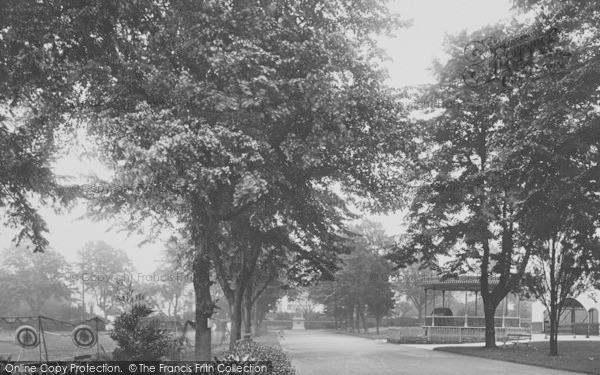Photo of Cheltenham, Montpellier Gardens 1923
