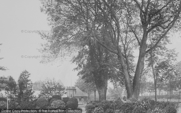 Photo of Cheltenham, Montpellier Gardens 1923