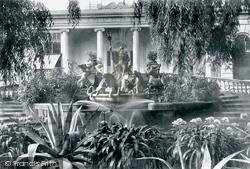Neptune Fountain 1912, Cheltenham