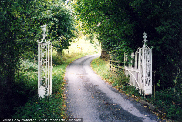 Photo of Cheltenham, Ornamental Gates At The Crippets 2004