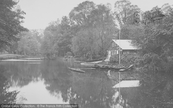 Photo of Cheltenham, Pittville Gardens 1923