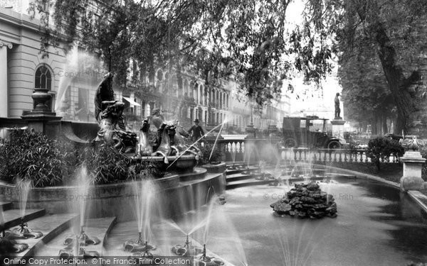 Photo of Cheltenham, Promenade Fountains 1923