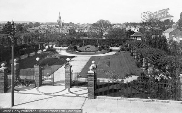 Photo of Cheltenham, Sandford Park, Entrance 1931