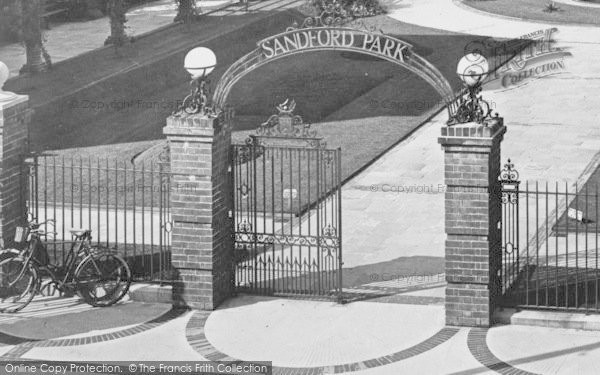Photo of Cheltenham, Sandford Park, Entrance Gates 1931