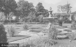 Sandford Park, The Fountain 1931, Cheltenham
