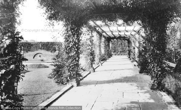 Photo of Cheltenham, Sandford Park, The Pergola 1931