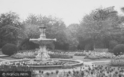 The Fountain, Sandford Park c.1950, Cheltenham