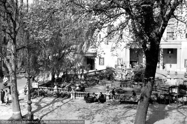 Photo of Cheltenham, The Neptune Fountain c.1945