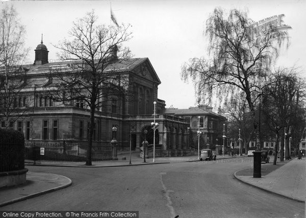 Photo of Cheltenham, The Town Hall 1939