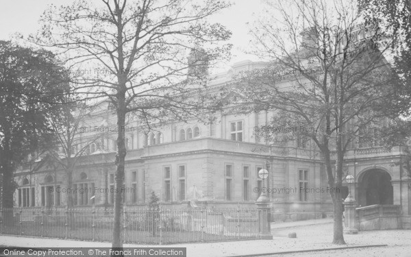 Photo of Cheltenham, Town Hall 1912