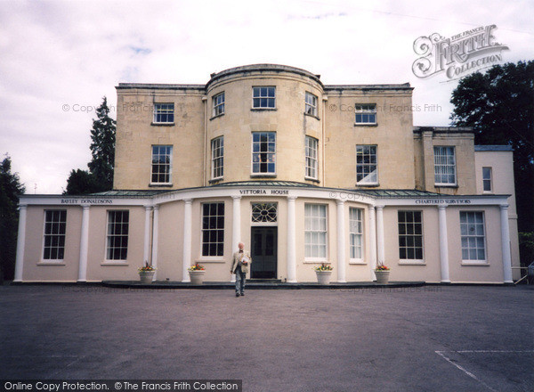 Photo of Cheltenham, Victoria Walk 2004