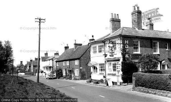 Photo of Chenies, The Red Lion c.1965