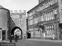 Town Gate And George Hotel 1957, Chepstow