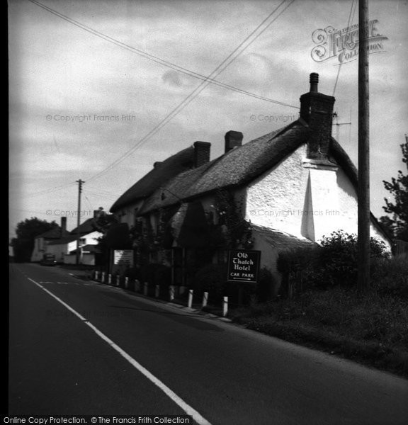 Photo of Cheriton Bishop, Old Thatch Hotel 1953