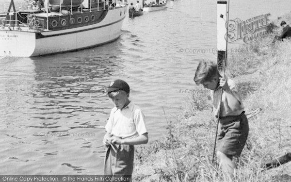 Photo of Chertsey, Boys By The Thames 1949