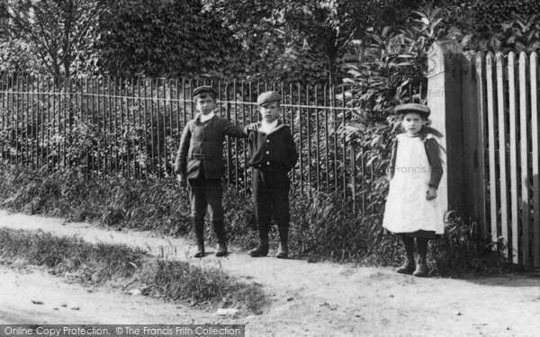 Photo of Chertsey, Children In Eastworth Road 1904