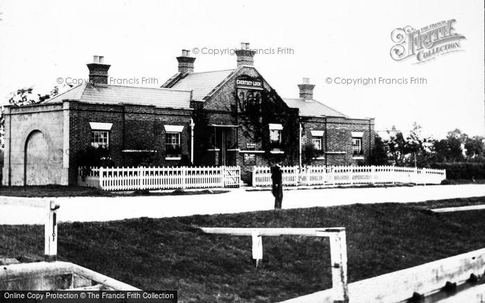 Photo of Chertsey, Lock 1899