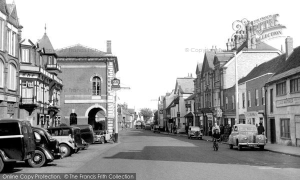 Photo of Chertsey, London Street 1954