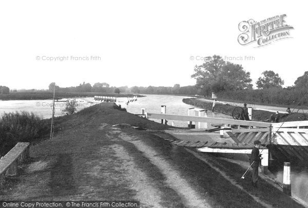 Photo of Chertsey, The Lock 1890