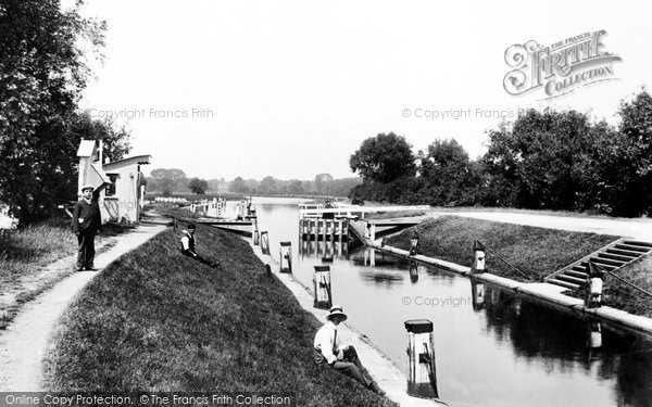 Photo of Chertsey, The Lock 1904