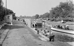 The Lock 1949, Chertsey